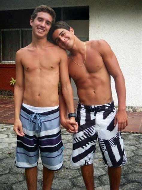 Hot Gay Pictures and Videos 